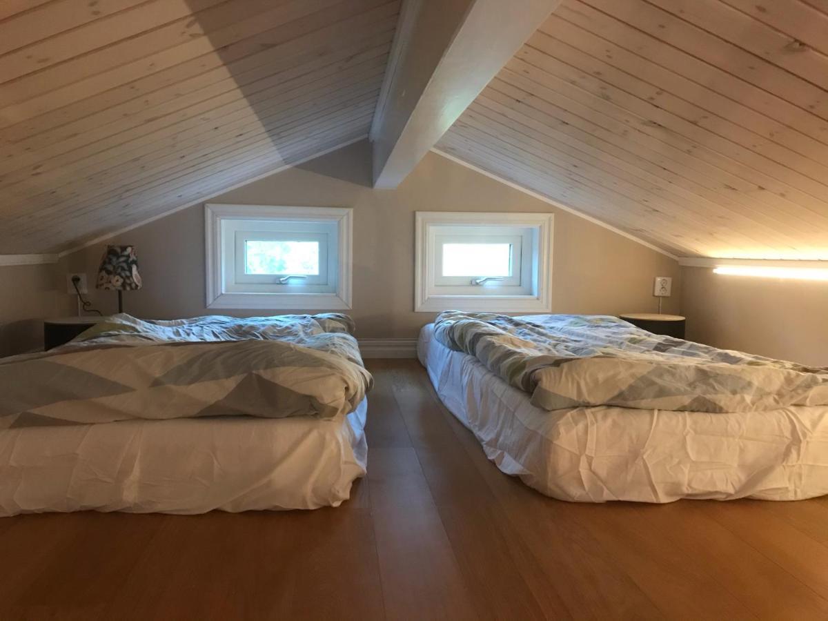 Vaelutrustad Stuga Med Vacker Sjoeutsikt Urshult Buitenkant foto